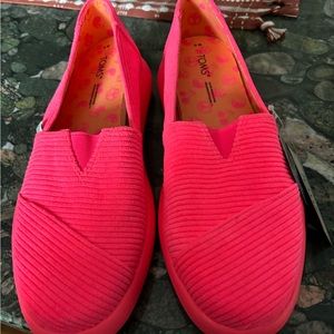 Toms never worn with tags neon pink corduroy/tomorrow Alpargata Mallow